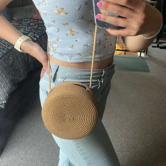 Vintage Rattan Woven Circle Crossbody Bag - Picture 4 of 4